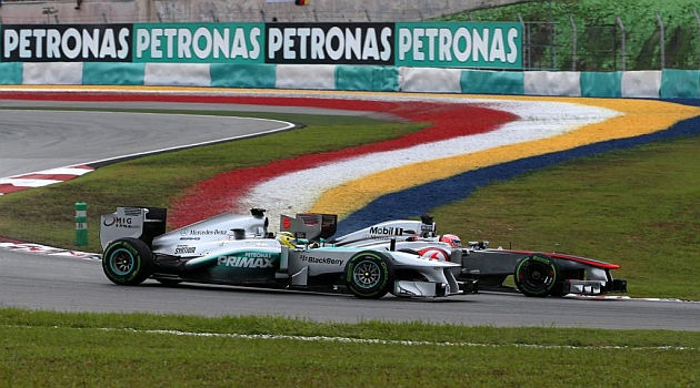 Rosberg e Button, no último GP do Brasil 2013 / Foto: Reuters