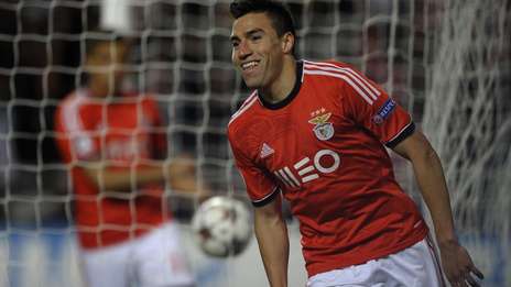 Gaitán vai gritar Benfica por 2-1 em Lisboa.