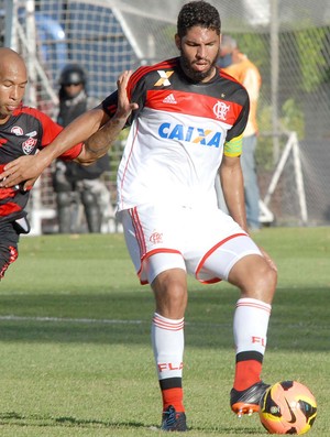 Dinei e Wallace Vitória x Flamengo (Foto: Romildo de Jesus / Agência Estado)