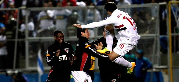 Aloísio comemoração jogo São Paulo e Universidad Catolica (Foto: AP)