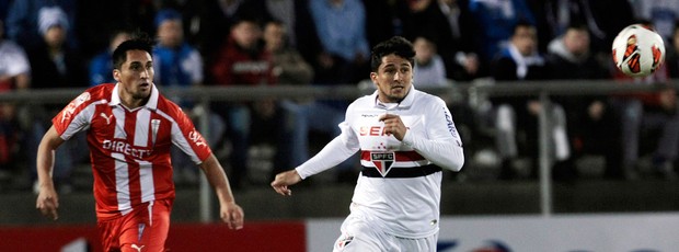 Martinez e Aloisio Universidad Católica x São Paulo (Foto: AP)