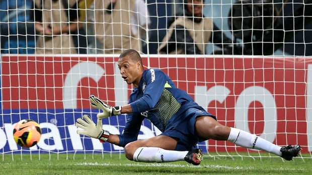 Dida defende pênalti contra o Corinthians (Foto: Wesley Santos / Press Digital)