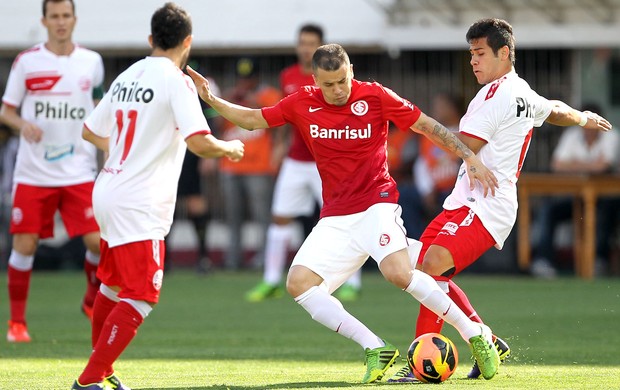 D´Alessandro jogo Internacional contra Náutico (Foto: Nabor Goulart / Agência Estado)