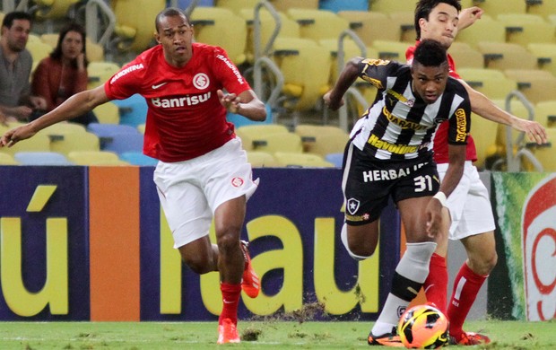 Vitinho, Botafogo x Internacional (Foto: Vitor Silva/SSPress)