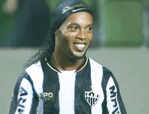 Ronaldinho Gaúcho  novo sorriso dentes cirurgia (Foto: Repodução/PremiereFC)