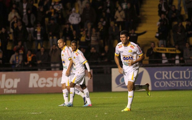 Marlon gol Criciúma x Náutico (Foto: Fernando Ribeiro / Ag. Estado)