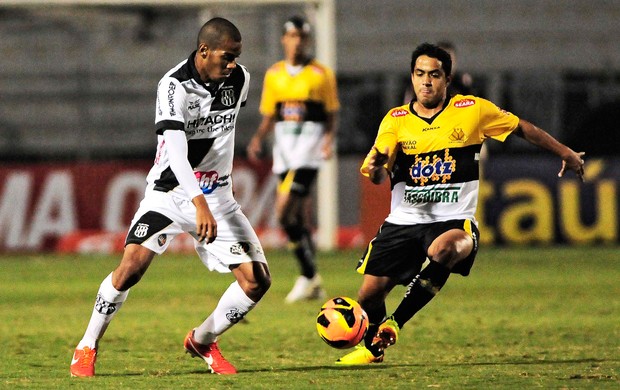 regis e Leandro Brasília, Ponte Preta x Criciuma (Foto: Rodrigo Villalba/Futura Press)