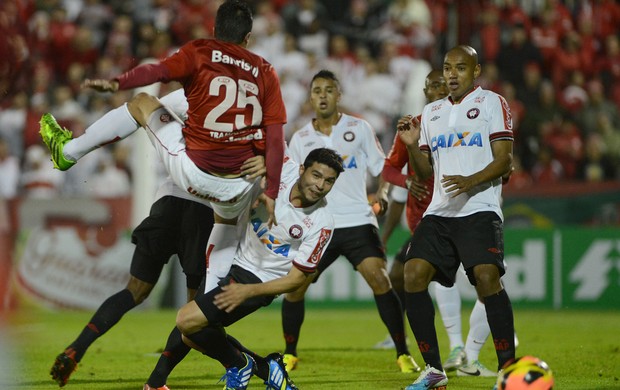 Luis Alberto, Internacional x Atlético-PR (Foto: Edu Andrade/Agência Estado)