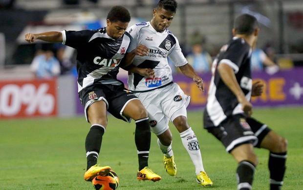 André jogo Vasco contra a Ponte Preta (Foto: Guito Moreto / Agência O Globo)