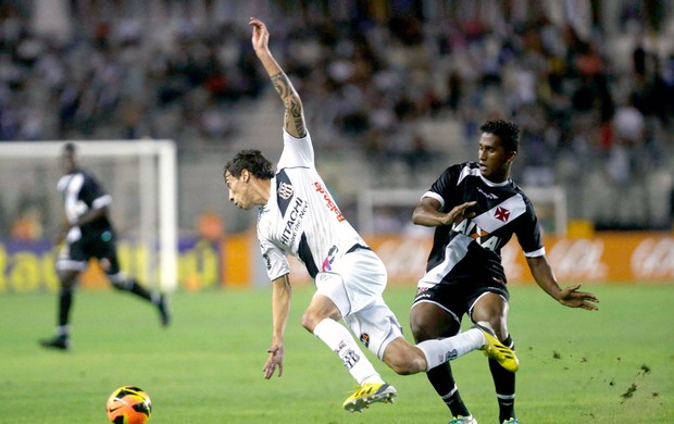 Abuda jogo Vasco contra Ponte Preta (Foto: Guito Moreto / Agência O Globo)