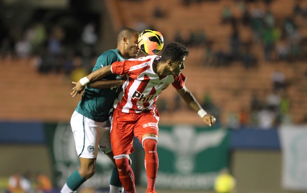 Goiás x Náutico no Serra Dourada (Foto: Renato Conde/O Popular)