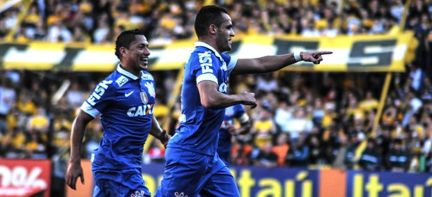 Renato Augusto corinthians gol criciúma série a (Foto: Eduardo Valente / Agência Estado)