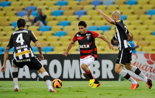 Maxi Biancucchi Vitória x Botafogo (Foto: Dhavid Normando / Futura Press)