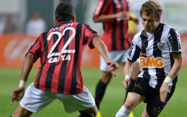 Bernard Atlético-MG x Atlético-PR (Foto: Douglas Magno / Ag. Estado)