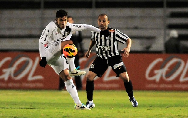 Léo Santos x Ponte Preta (Foto: Rodrigo Villalba)