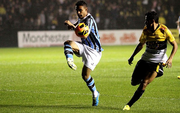 lance de jogo entre grêmio e Criciúma Série A (Foto: Fernando Ribeiro / Futura Press)