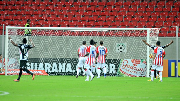 Náutico x Ponte Preta (Foto: Aldo Carneiro/Pernambuco Press)