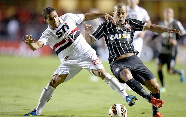 Emerson e Douglas jogo São Paulo Corinthians Recopa (Foto: Sebastião Moreira / EFE)